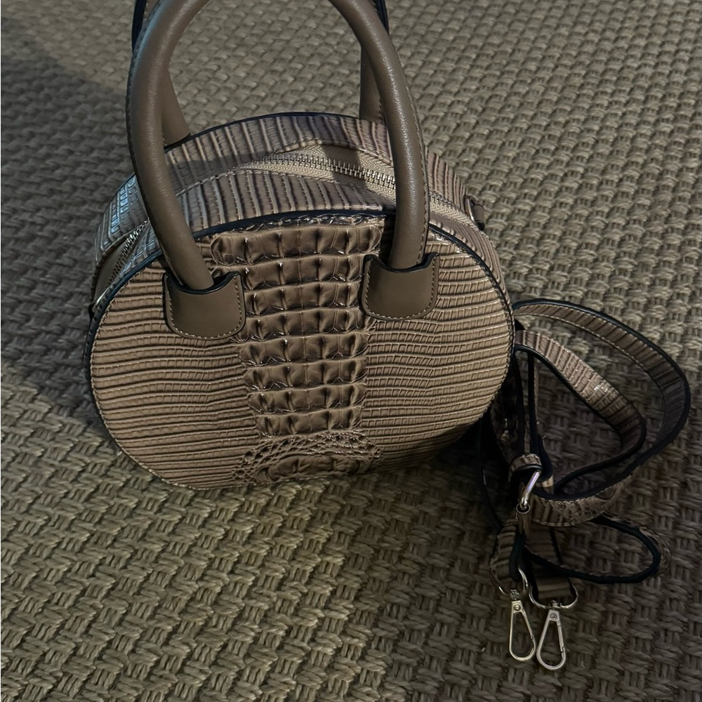 Chic Textured Round Handbag